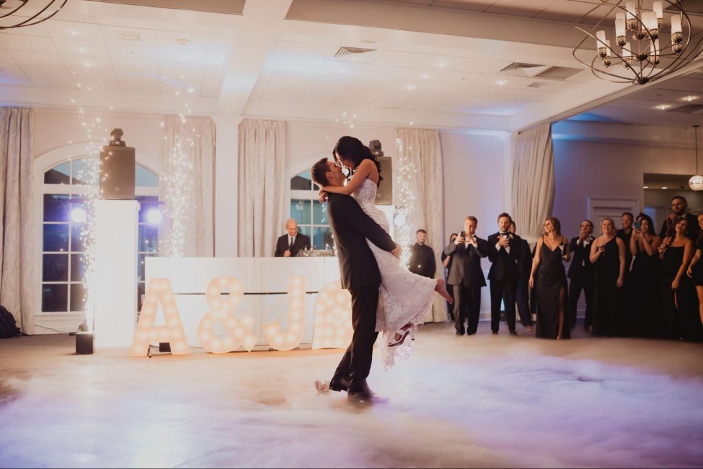 image of couple dancing